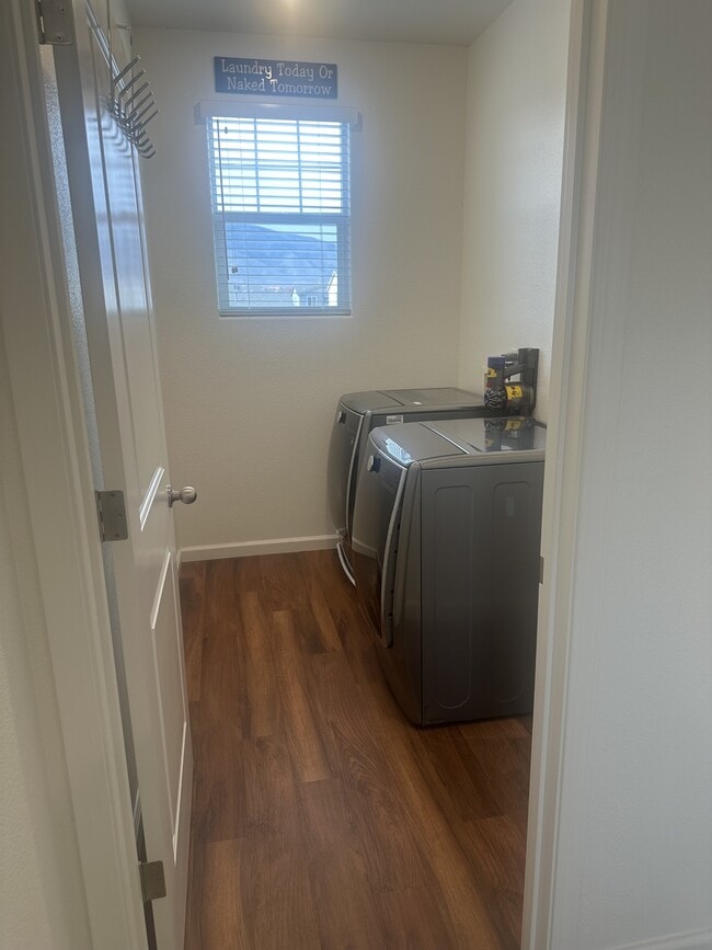 Building Photo - 9340 Bay Dr