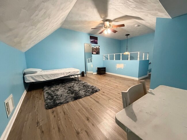 Building Photo - 112 Lowell St