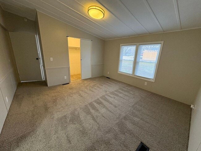 Building Photo - Beautifully Remodeled 3 Bed / 2 Bath Home with Modern Upgrades!