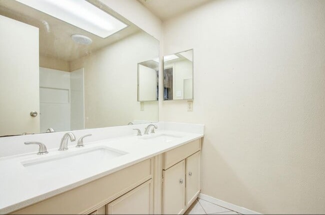 Building Photo - 8206 Westbank Ave