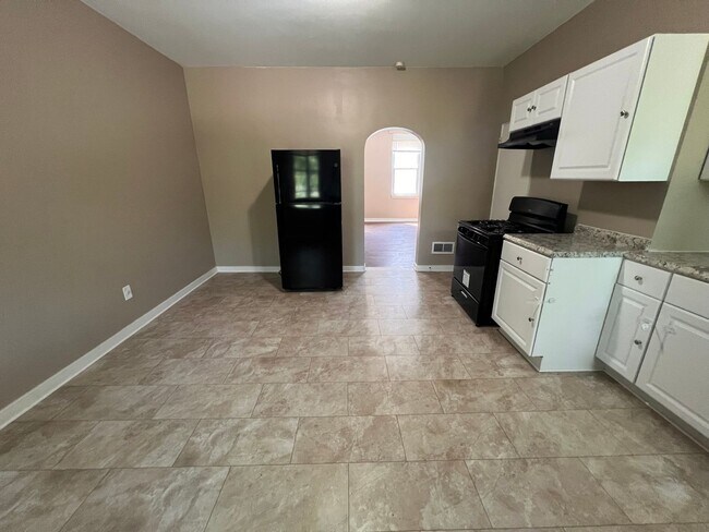 Building Photo - Rare 6 Bedroom Rental in Pittsburgh – Modern Updates & Room for Everyone!