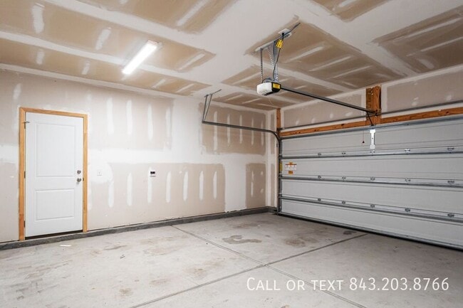 Building Photo - 319 Green Fern Dr