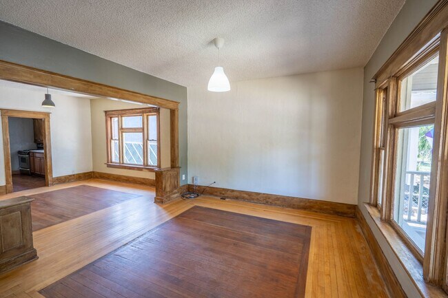 Building Photo - Single-Level 3 Bed / 2 Bath in Ogden — 1907 Charm Near Historic 25th Street