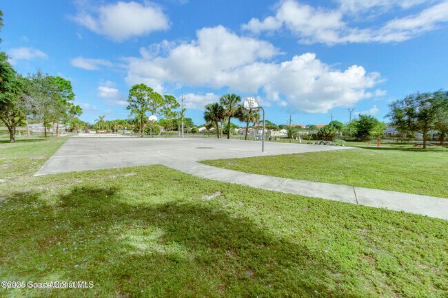 Building Photo - 3463 Mazur Dr