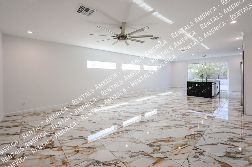 Building Photo - 347 E La Mirada Dr