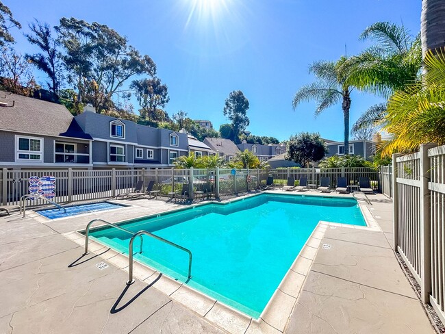 Building Photo - Beautiful 2BD/2.5BA Townhome W/ A/C and Attached Garage in Bay Ho!