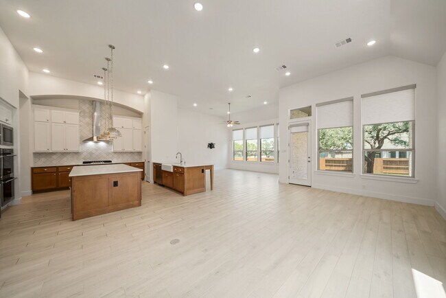 Building Photo - Stunning 4-Bed, 4.5-Bath Home with Pool Access and Private Yard in New Braunfels