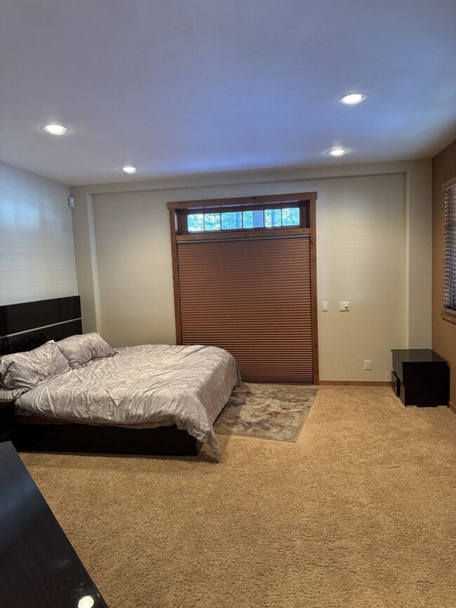 Building Photo - Luxury 5-Bedroom, 6-Bathroom Mountain Retreat – Hot Tub, Fireplaces, & More!