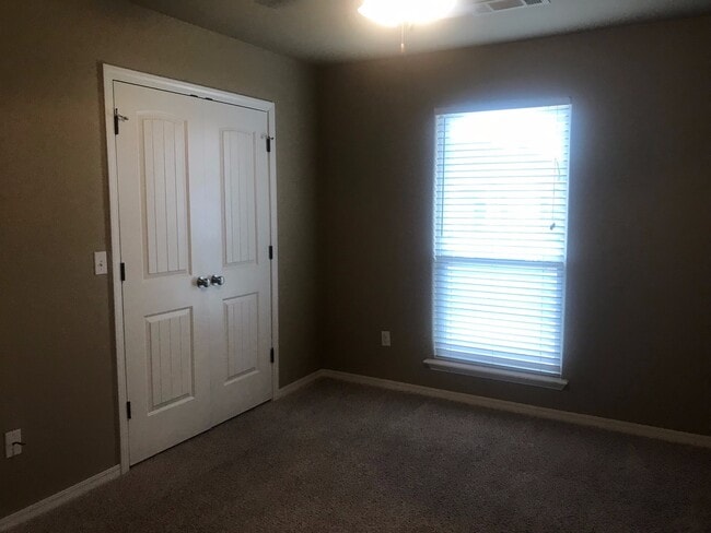 Building Photo - 7408 Topeka Dr