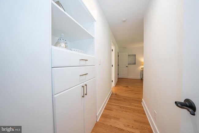 Building Photo - 257 W Chelsea Cir