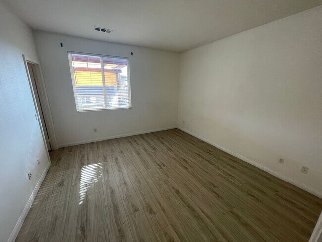 Building Photo - Spacious 4-Bedroom Home in Desirable Woodcrest, Riverside!