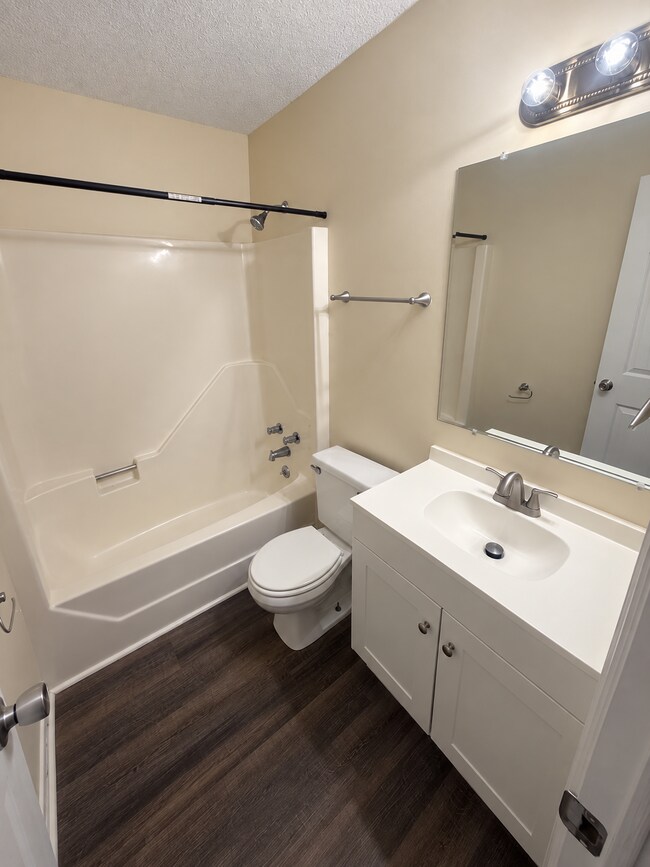 Building Photo - 137 Twinwood Dr