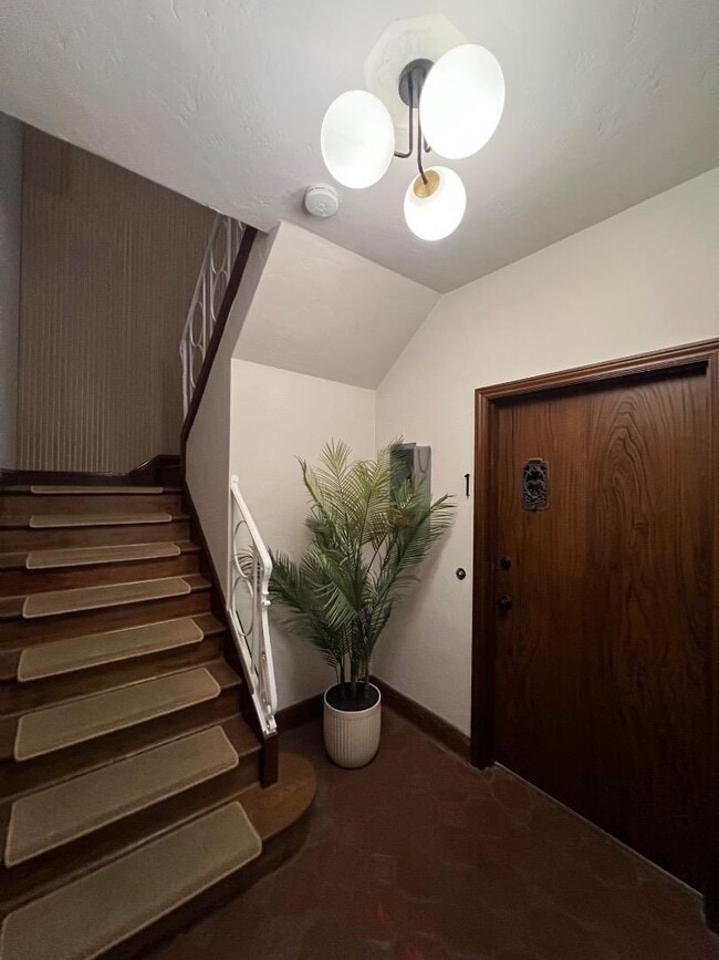 Building Photo - 1217 Capuchino Ave