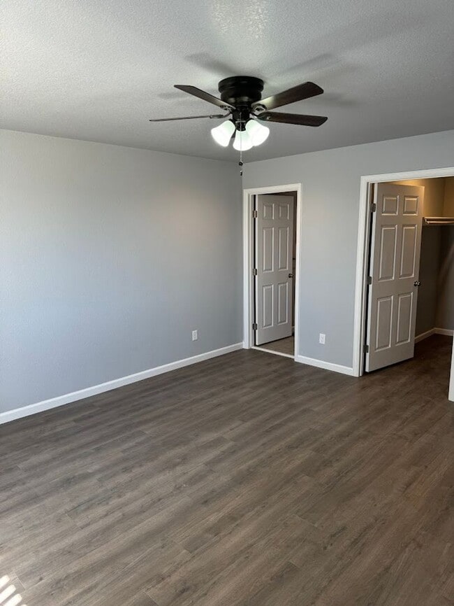 Building Photo - 324-326 W Coral Dr