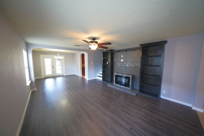 Building Photo - Great 4 Bedroom, 2.5 Bathroom Home Now Ava...