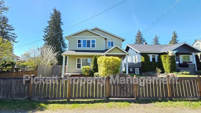 Building Photo - 1733 N Wycoff Ave