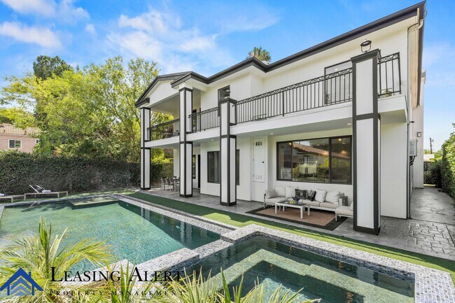 Building Photo - 5011 Hayvenhurst Ave