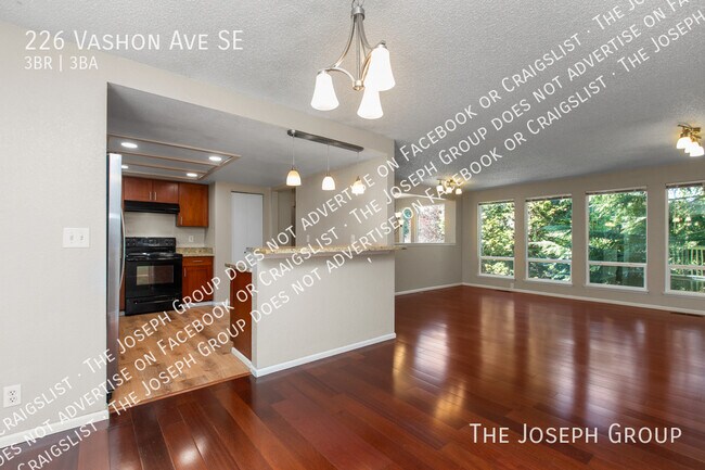 Building Photo - 226 Vashon Ave SE