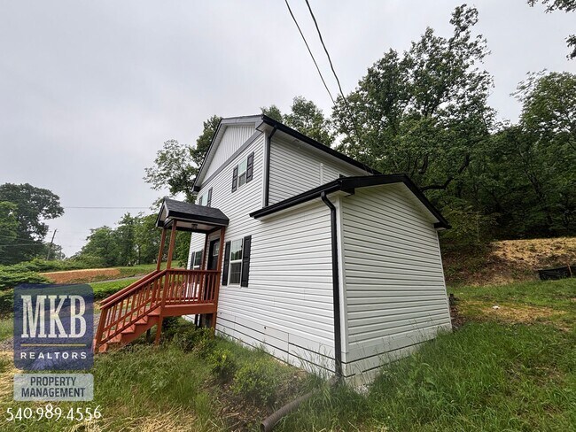 Building Photo - 811 Montvue Rd