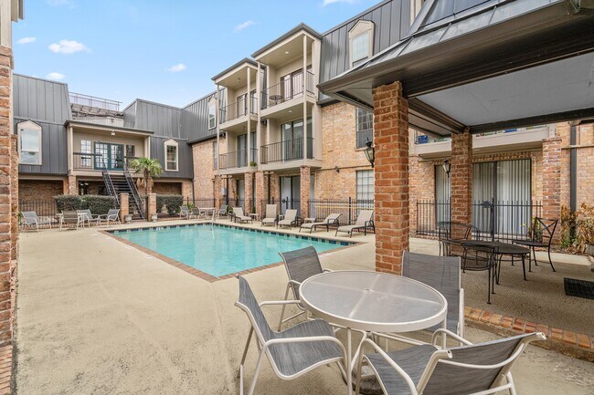 Building Photo - 2475 Underwood St