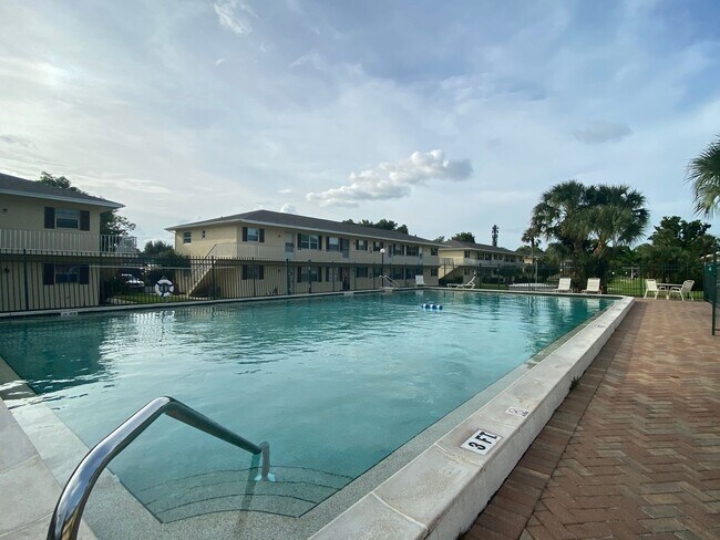 Building Photo - ANNUAL RENTAL - POINCIANA - PARTIALLY FURN...