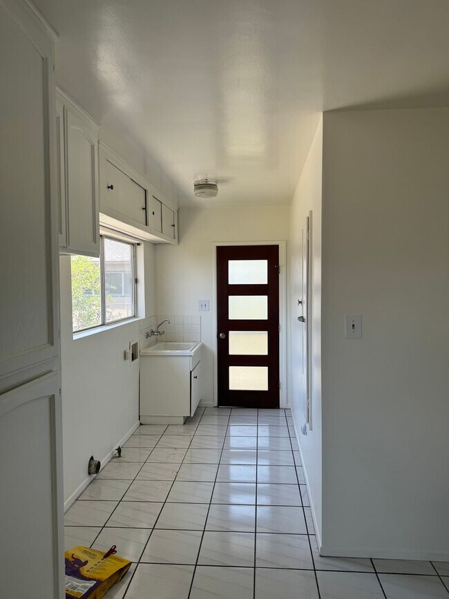 Building Photo - Alhambra 3 bedrooms, 2 baths single house