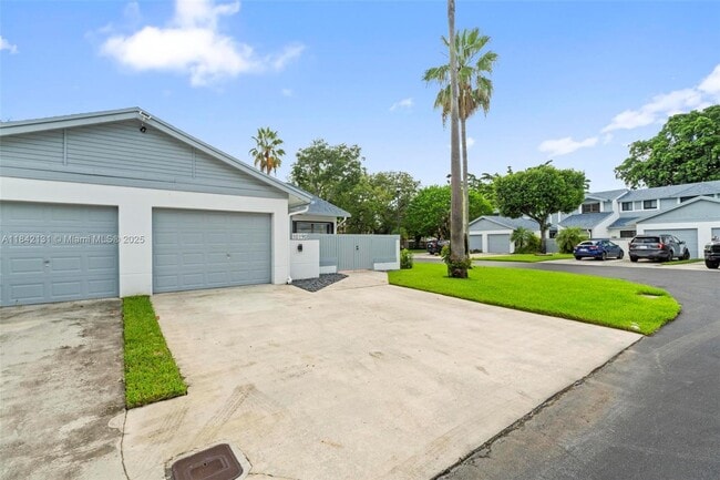 Building Photo - 10190 NW 52nd Terrace