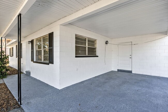 Building Photo - Charming 3-Bedroom Home with Porches in Eagle Lake