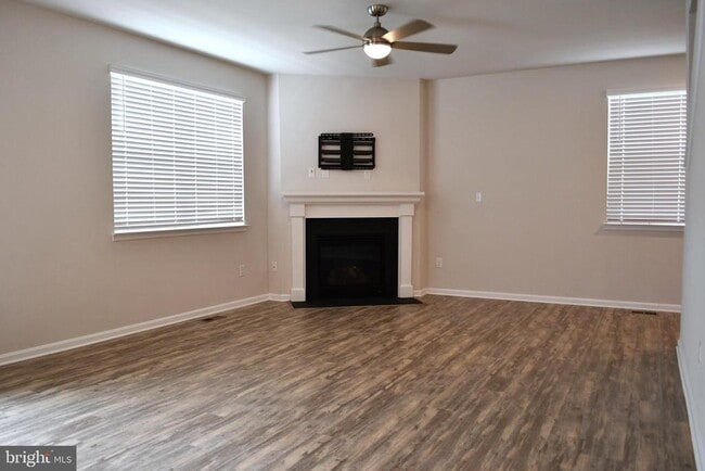 Building Photo - 109 N Marshview Terrace