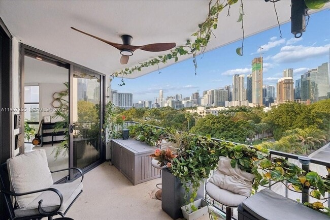 Building Photo - 1915 Brickell Ave