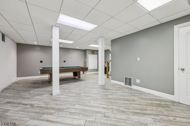 Building Photo - 275 Sycamore Ct