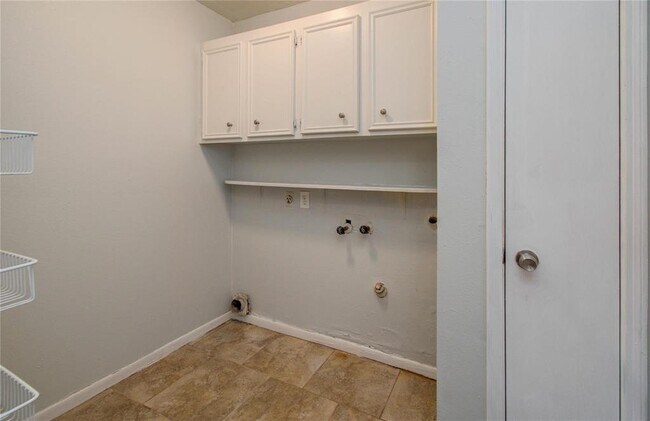 Building Photo - 3605 Kingsway Dr
