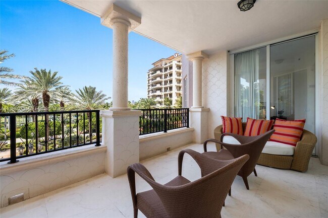 Building Photo - 7133 Fisher Island Dr