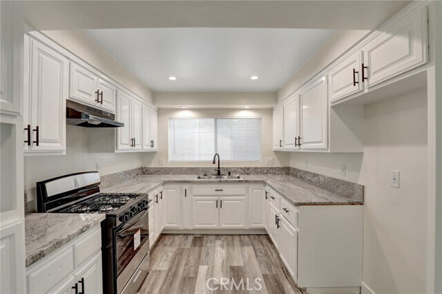 Building Photo - 404 E Glendale Dr