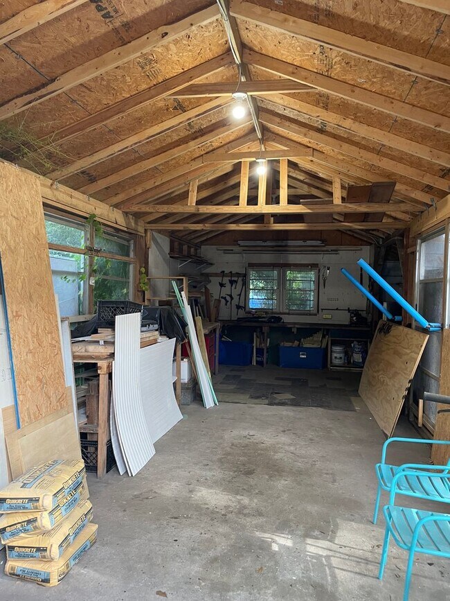 Building Photo - 2/1 Beach Bungalow in Biloxi