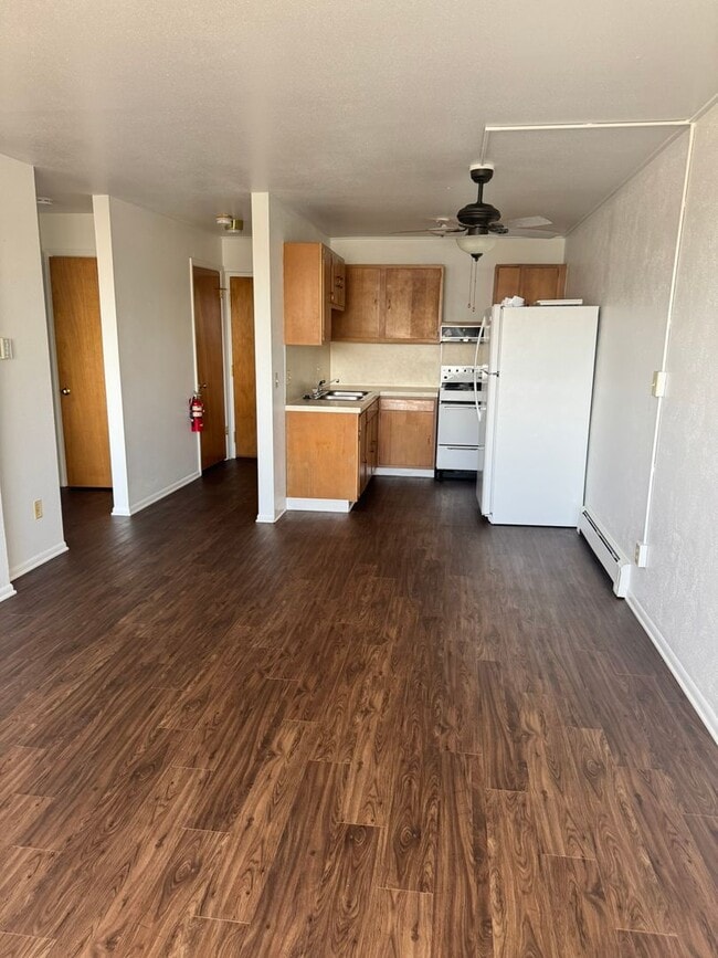 Building Photo - 306 E 18th St