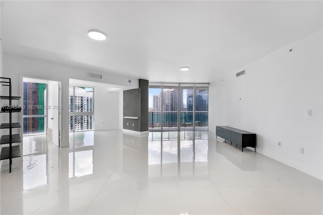 Building Photo - 350 S Miami Ave