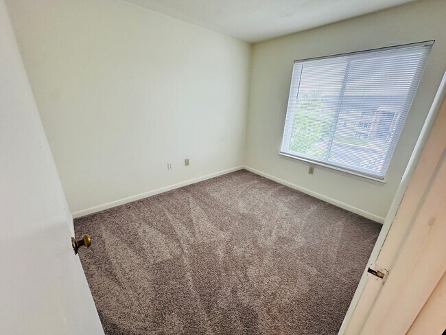 Building Photo - 1205L University Terrace