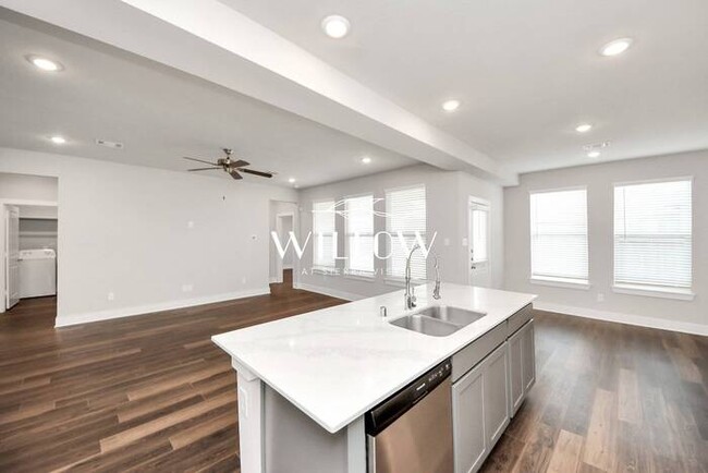 Building Photo - Incredible 3-Bedroom Home – 6 Weeks FREE R...
