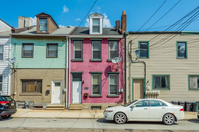 Building Photo - MOVE IN SPECIAL! SCORE HALF OFF 1ST MONTH'...