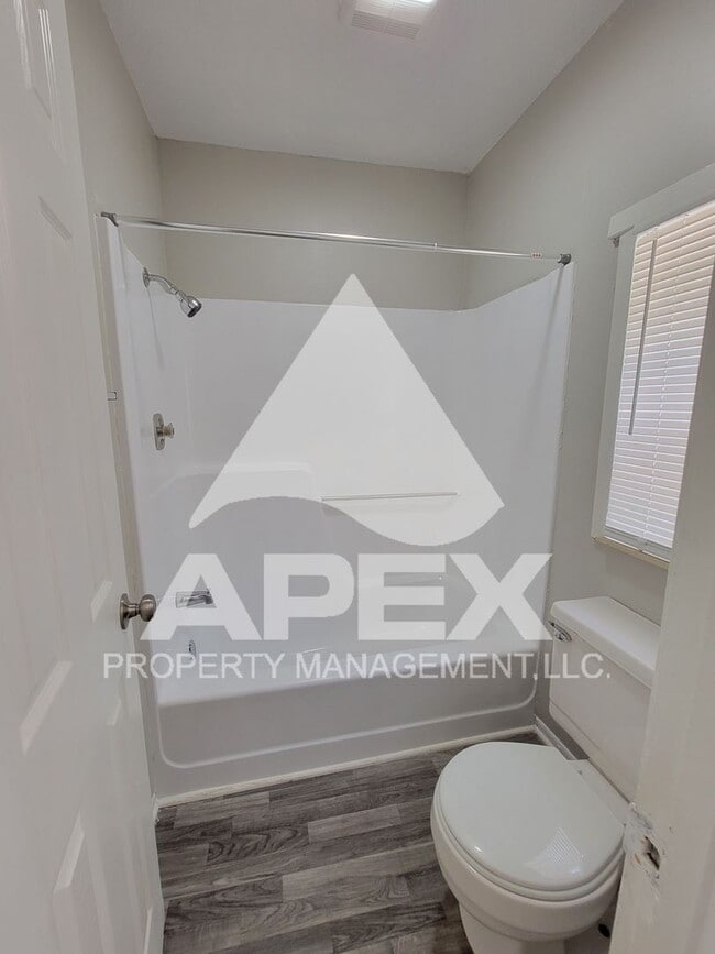 Building Photo - Recently Renovated - Alcoa Studio Apartmen...