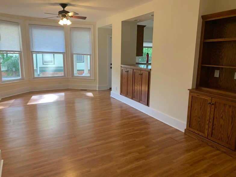 Building Photo - 430 E 2nd St