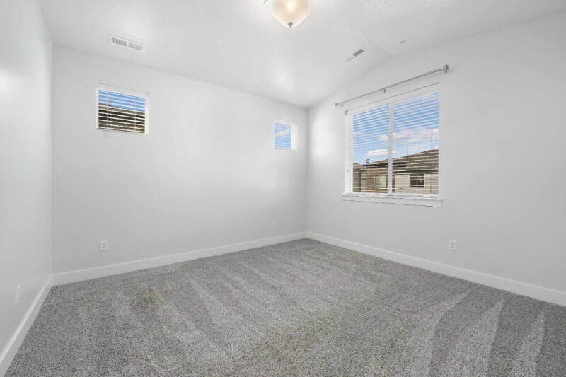 Building Photo - 13687 S Hanley Ln