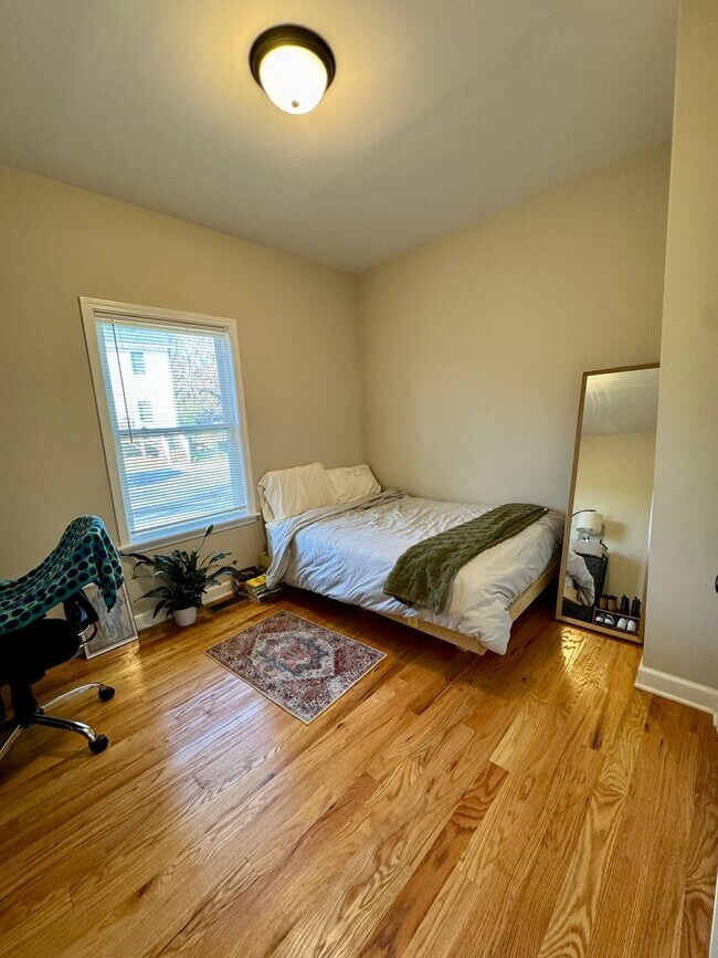 Building Photo - Rent Special: $250 Off First Month at 3BR/...