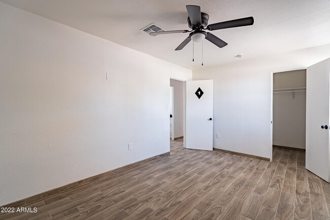 Building Photo - 37 E El Parque Dr