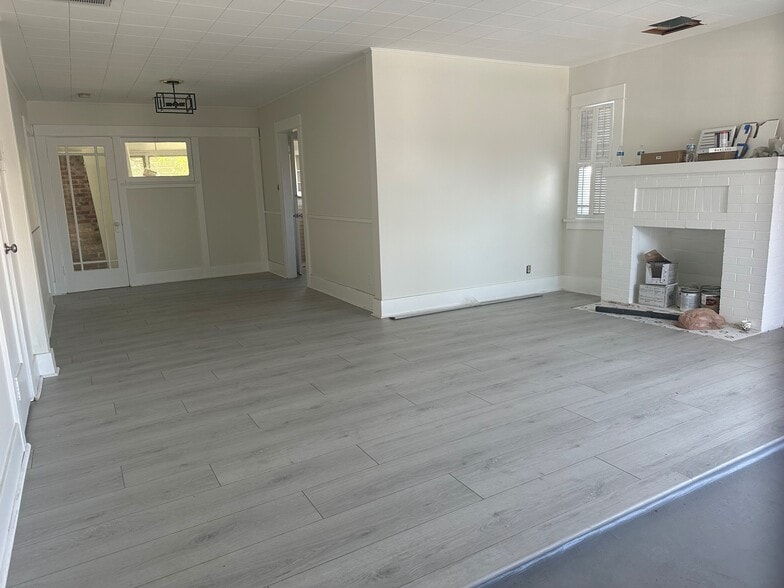 Building Photo - 205 W Palmer Ave