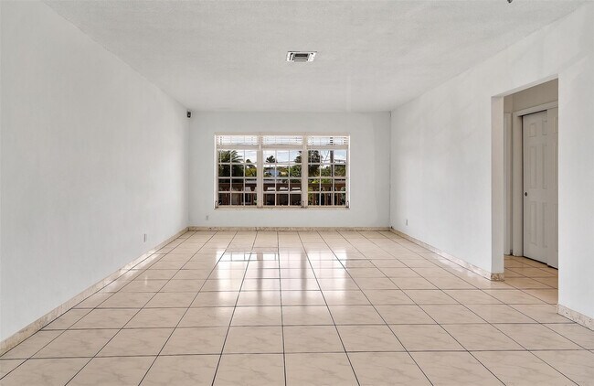 Building Photo - 1049 NW 30th Ct