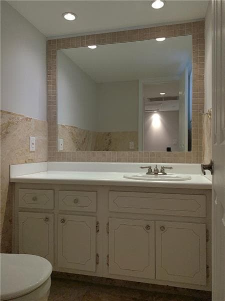 Building Photo - 2950 N Palm Aire Dr