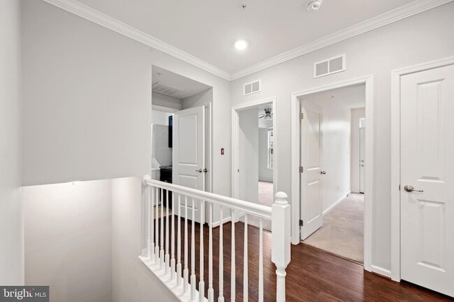 Building Photo - 5822 Oakdale Vlg Rd