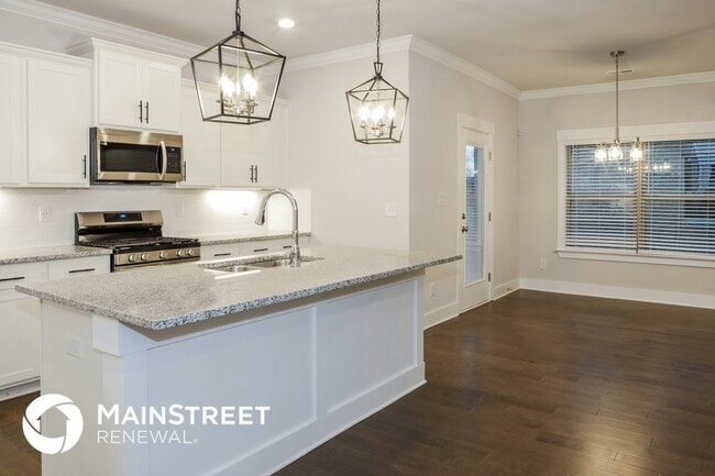 Building Photo - 14704 Greenleaf Dr